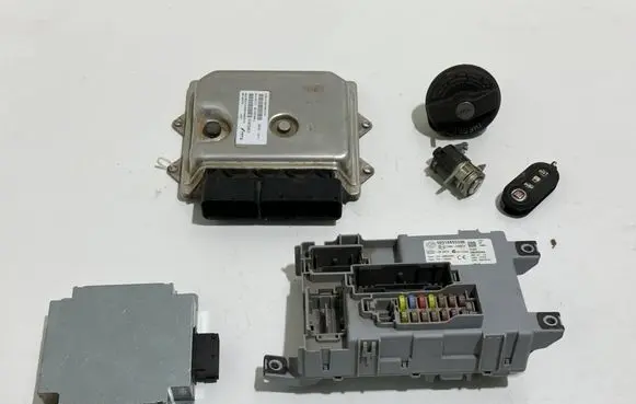 Fiat Doblo Engine ECU kit and lock set 51833517 00518855330 503950410103
