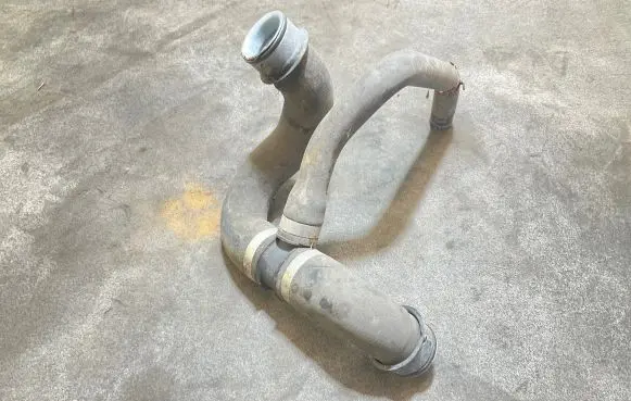 Mercedes-Benz Sprinter W906 Engine coolant pipe/hose