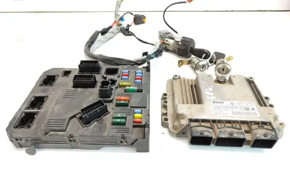 Citroen Berlingo Engine ECU kit and lock set 9663944680 0281012620 9657999880