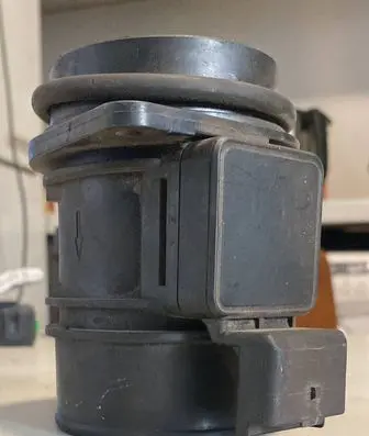 Volvo S40, V40 Mass air flow meter 7700114778 19690759 5WK9632