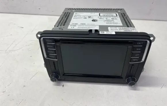 Volkswagen PASSAT B8 USA Radio/CD/DVD/GPS head unit 5C0035684D