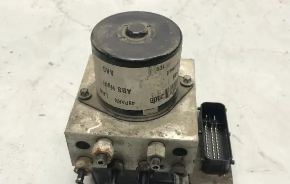Opel Insignia A ABS Pump 13332549