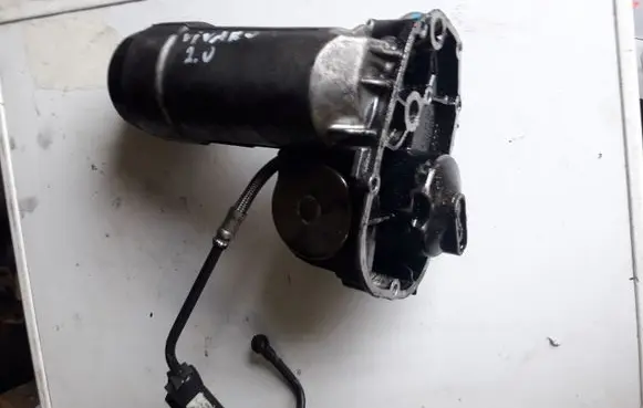 Opel Vivaro Oil filter mounting bracket