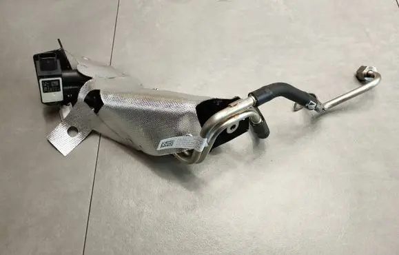 Volkswagen Touran III EGR valve cooler 03L131552AG C32134JA