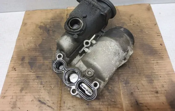 Volvo V70 Oil filter cover 