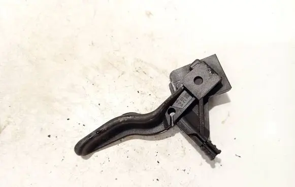Opel Zafira B Engine bonnet (hood) release handle 218186591