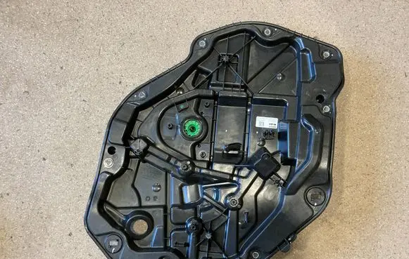 BMW 1 F40 Rear window lifting mechanism without motor 5A02FA8