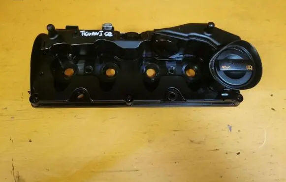Volkswagen Tiguan Rocker cam cover 03L103469R