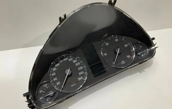 Mercedes-Benz C W203 Speedometer (instrument cluster) A2035404947