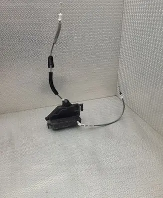 Opel Mokka B Front door lock PSA444555