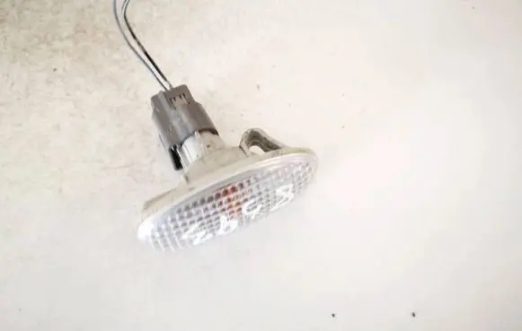 Mazda 5 Front fender indicator light
