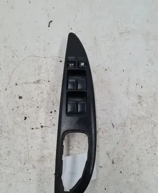 Nissan Primera Electric window control switch