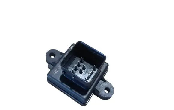 Glow plug pre-heat relay
