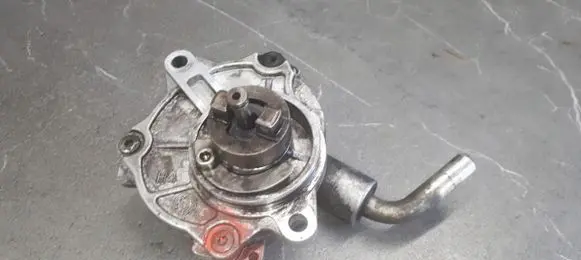 Mercedes-Benz ML W163 Vacuum pump A6112300065