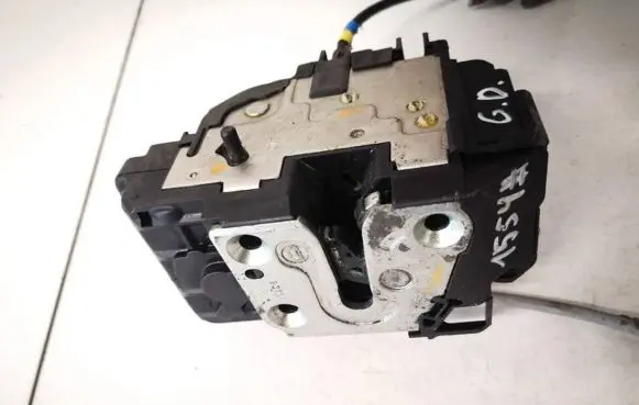 Nissan Note (E11) Rear door lock