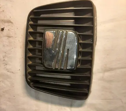 Seat Ibiza II (6k) Front bumper upper radiator grill 6K0853654D