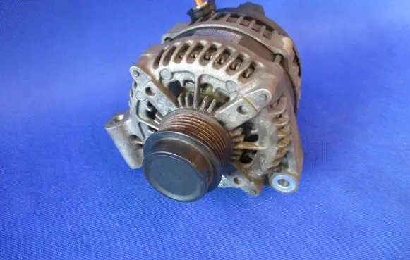 Jaguar XF X250 Generator/alternator 8X2310300CB 1042106120