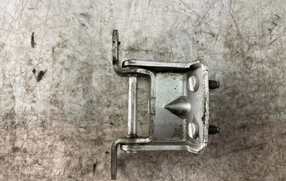 Nissan Navara D40 Rear door upper hinge
