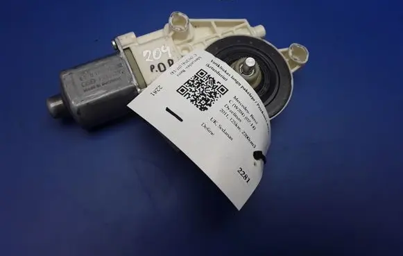 Mercedes-Benz C W204 Front door window regulator motor A2048200242 0130822502