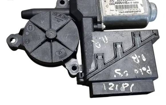 Volkswagen Polo Front door window regulator motor 6Q1959801A 400644E
