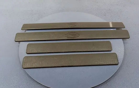 Foot area side trim