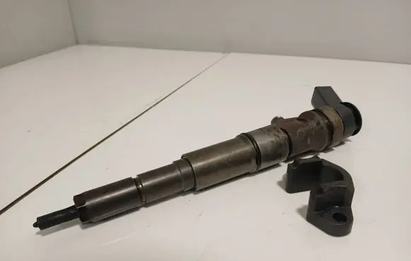 BMW 1 E81 E87 Fuel injector 0445110216 7793836