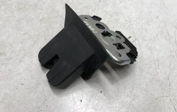 Audi A4 S4 B8 8K Tailgate/trunk/boot lock/catch/latch 8K9827505A