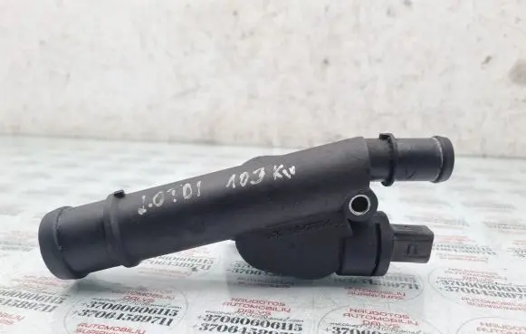Volkswagen PASSAT B6 Engine coolant pipe/hose