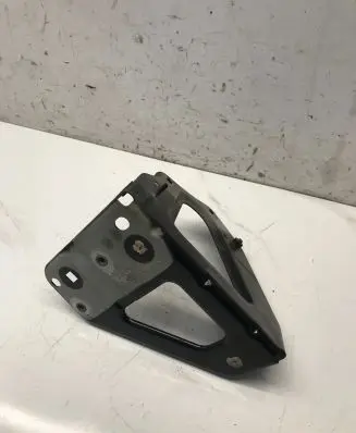 Audi A6 S6 C6 4F Fender mounting bracket 4F0821135B