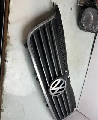 Volkswagen PASSAT B5 Front bumper upper radiator grill 3B0853651L