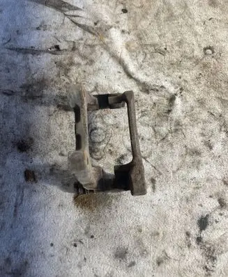 Volkswagen PASSAT B7 Brake caliper pad carrier rear 