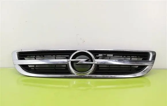 Opel Zafira A Front bumper upper radiator grill