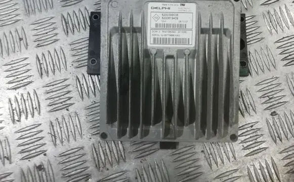 Nissan Note (E11) Engine control unit/module 8200399038