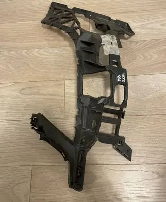 Mercedes-Benz C W204 Front bumper mounting bracket A2048854165