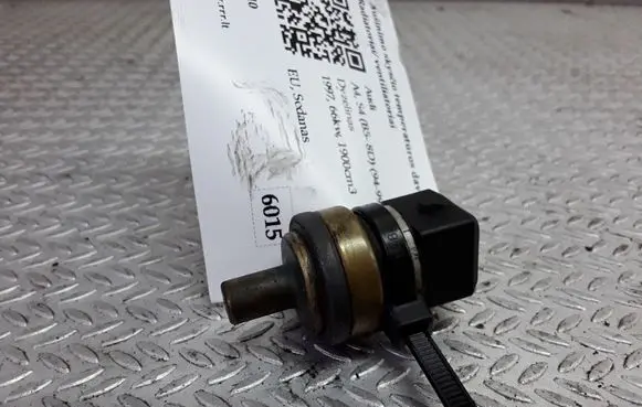Audi A4 S4 B5 8D Coolant temperature sensor 058919501A
