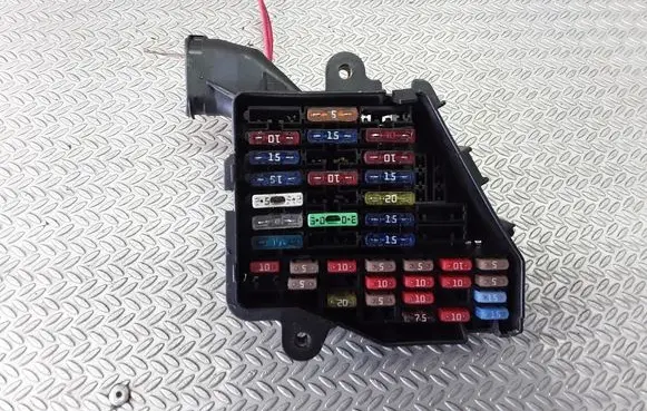 Skoda Octavia Mk1 (1U) Fuse module 8D2941824
