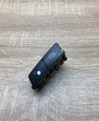 Mercedes-Benz E W212 Central locking switch button A2048706310 03151600