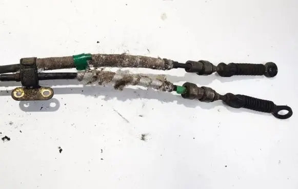 Gear shift cable linkage