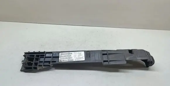 Radiator mount bracket