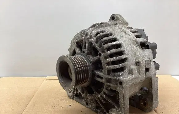 Volkswagen Golf V Generator/alternator 06F903023