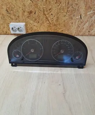 Speedometer (instrument cluster)