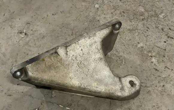 BMW X3 E83 Engine mounting bracket 138074