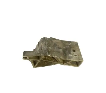 Volvo V70 Engine mounting bracket