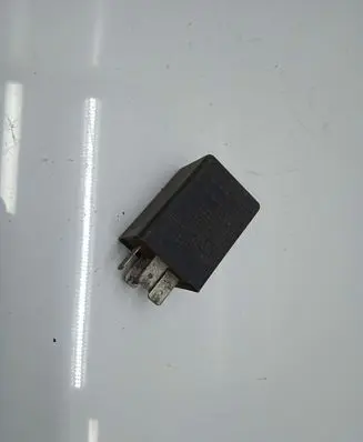 Volkswagen Golf III Window wiper relay 431955531