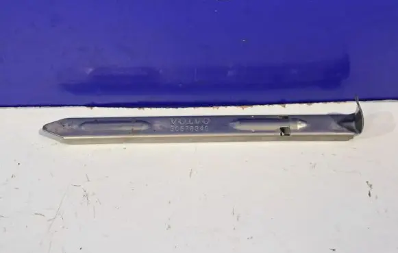Volvo V70 Headlight/headlamp mounting bracket 30678340