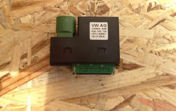 Volkswagen Golf VII USB socket connector 5Q0035736