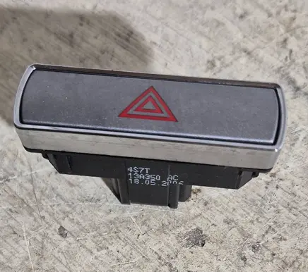 Ford Mondeo Mk III Hazard light switch 13A350AC