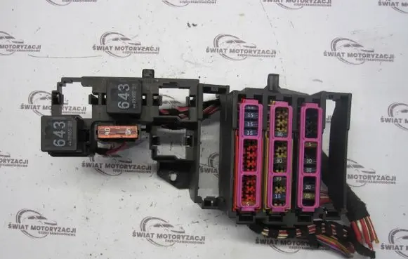 Audi A4 S4 B8 8K Fuse module 8A0937530