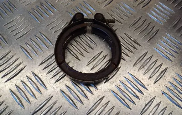 Volkswagen PASSAT B6 Muffler pipe connector clamp 1K0253725