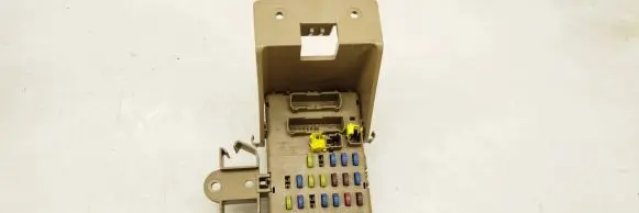 Subaru Legacy Fuse module 82201AG010 507007